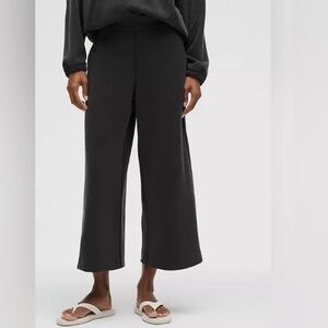 Lululemon Athletica Softstreme Capri Pants